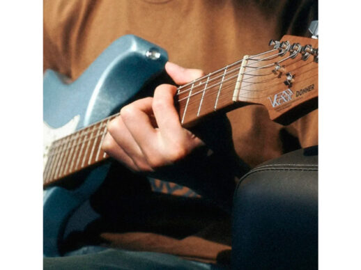 Donner-DST-550-el-guitar-metallic-blue